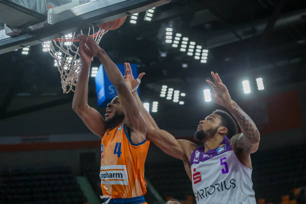 制造对方防 制造对方防